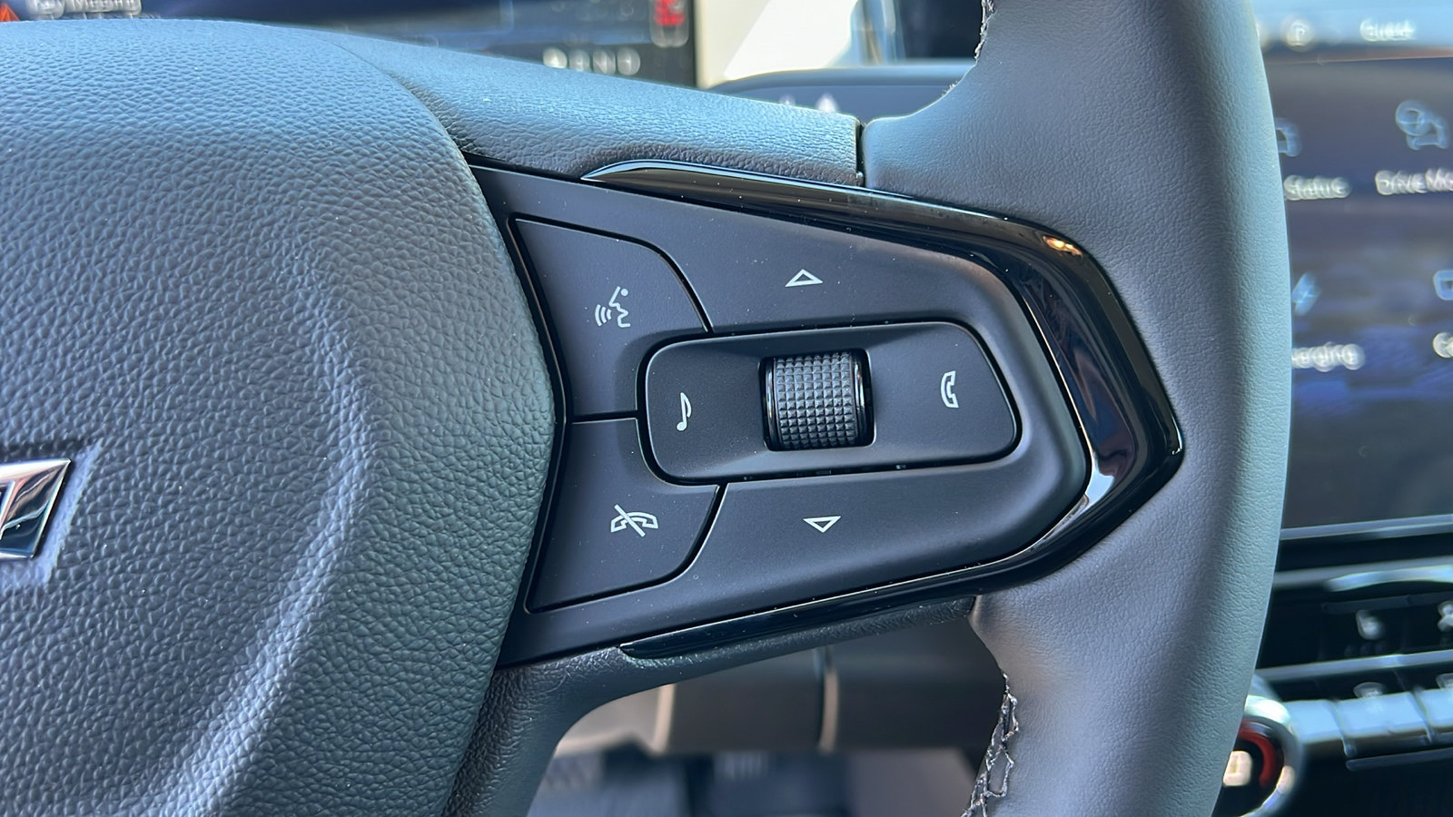 New 2027 Chevrolet Bolt LT w/ Comfort Package FWD image 24