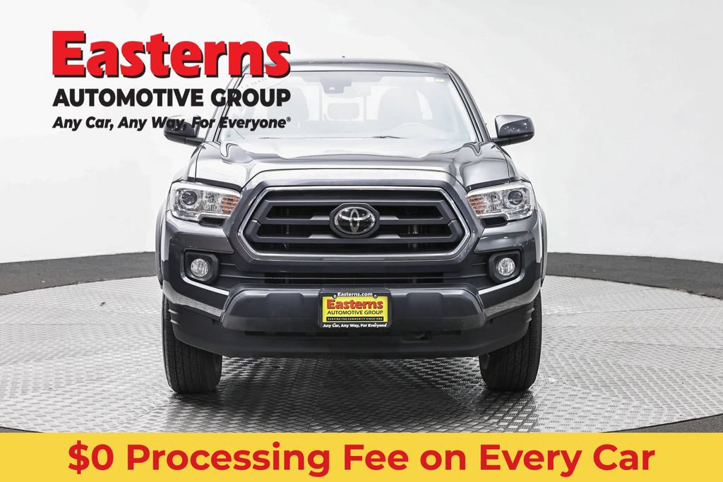 Used 2020 Toyota Tacoma SR5 AWD/4WD image 2