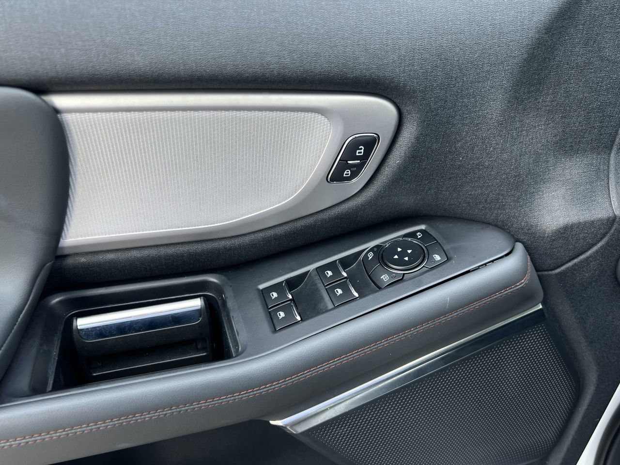 Used 2025 Ford Expedition Active image 26