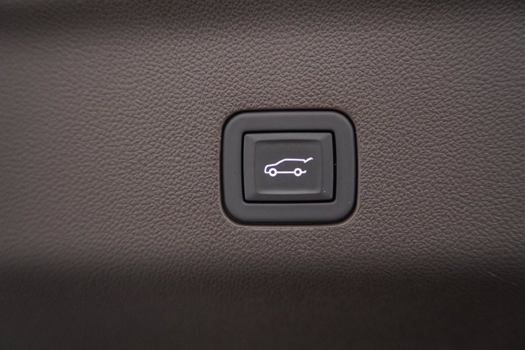 Used 2025 Chevrolet Tahoe LT w/ Comfort Package RWD image 13
