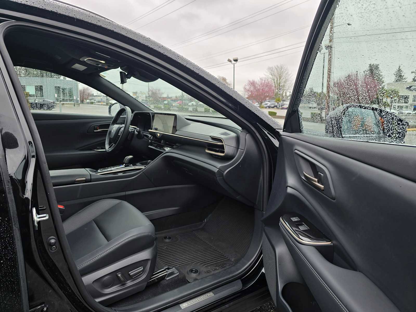 Used 2025 Toyota Crown Signia XLE image 11