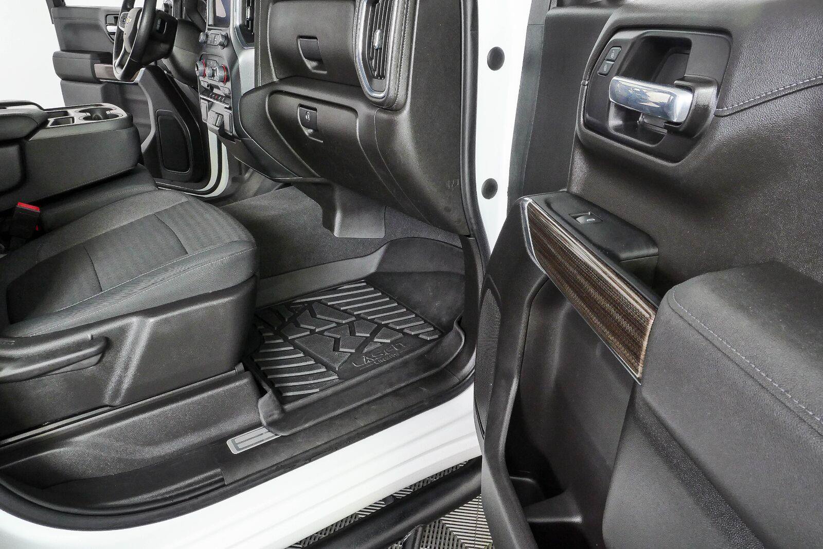 Certified 2021 Chevrolet Silverado 1500 LT w/ Z71 Off-Road Package AWD/4WD image 22