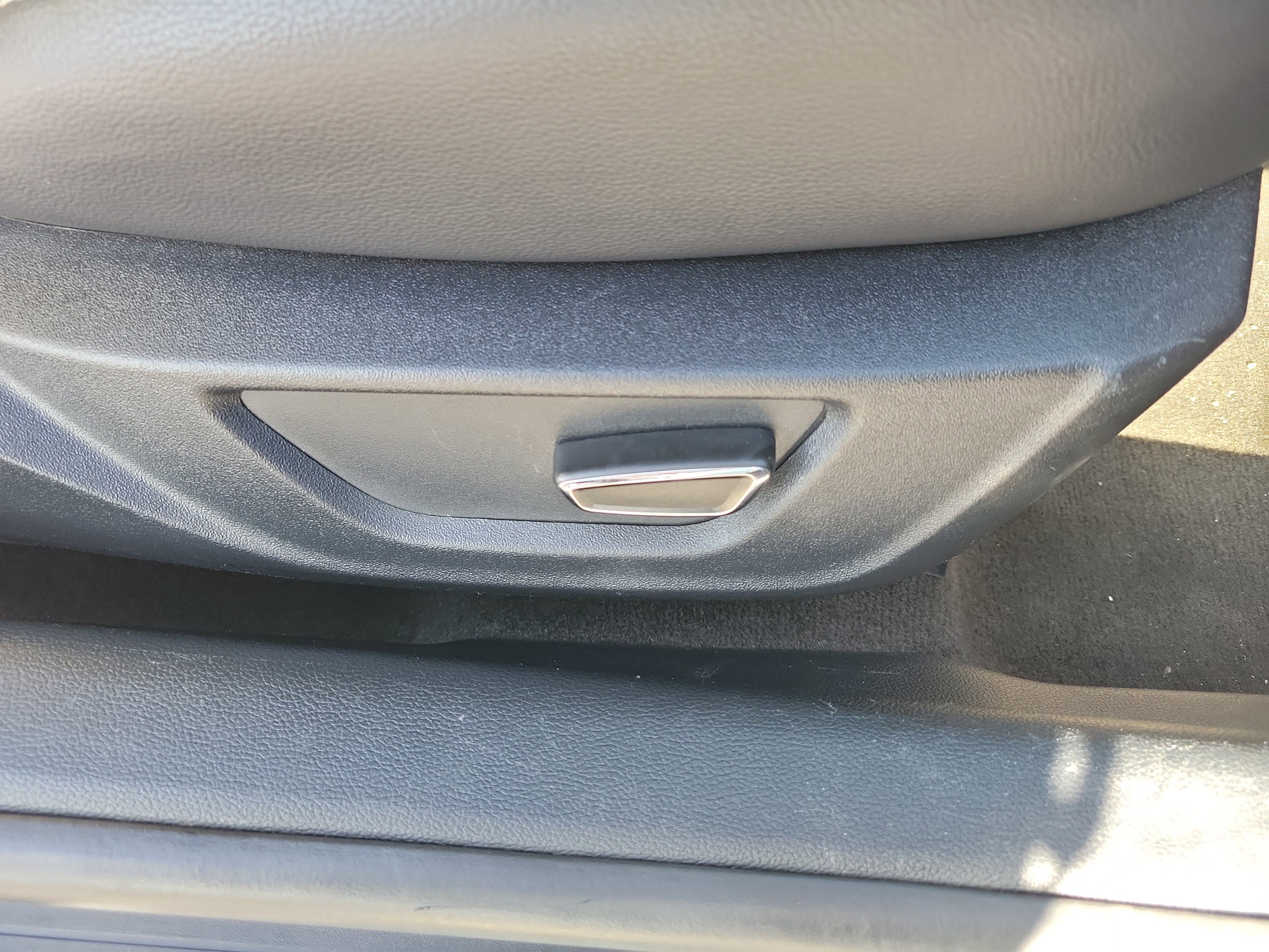 Used 2018 Ford Mustang Premium image 9