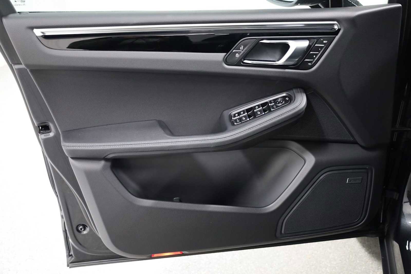 New 2026 Porsche Macan image 16