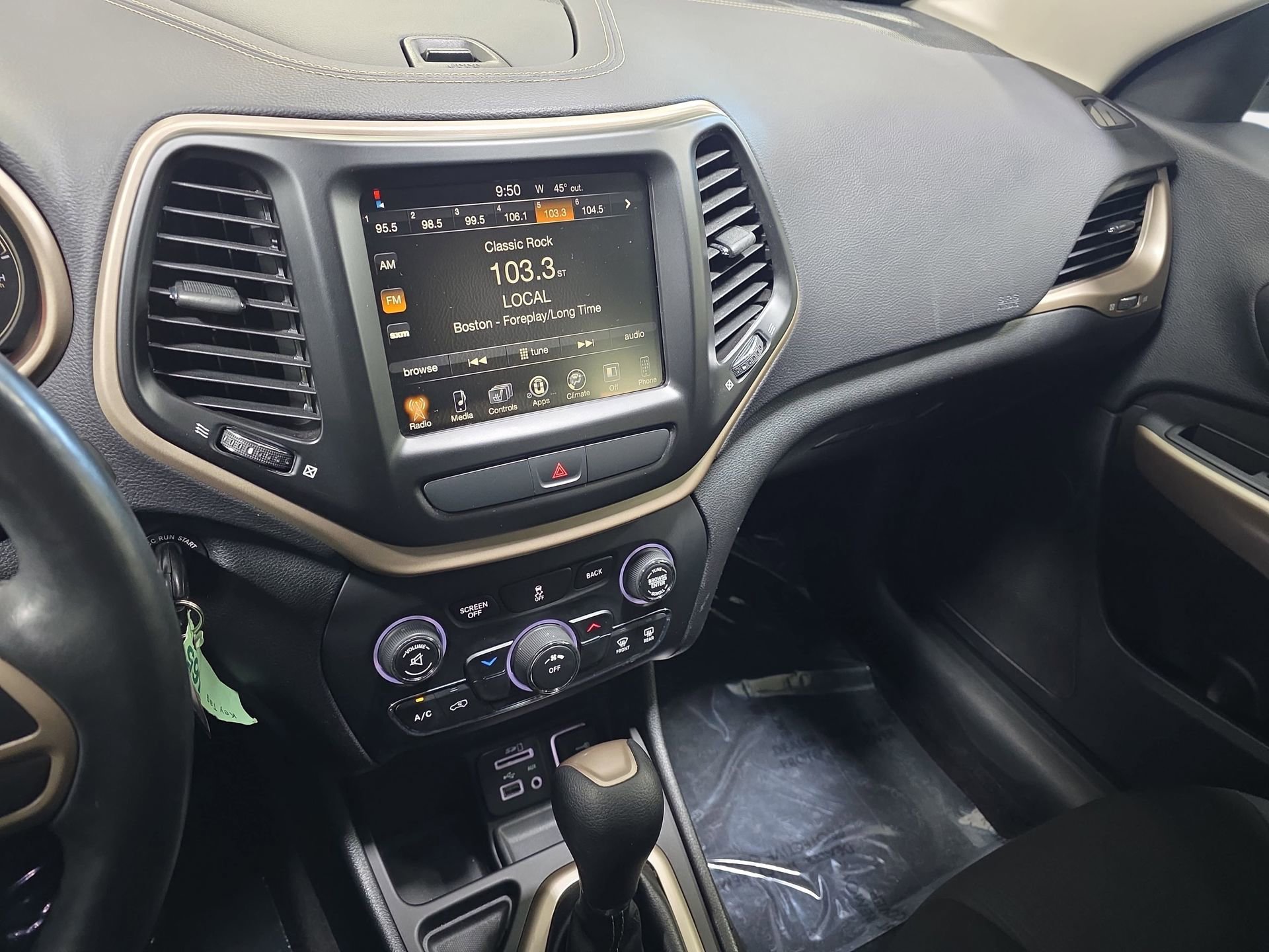 Used 2017 Jeep Cherokee Latitude w/ Cold Weather Group image 19