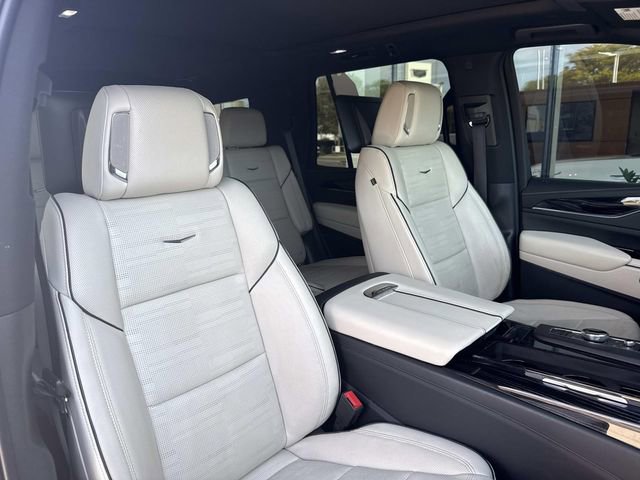 Used 2021 Cadillac Escalade Sport w/ Driver Assist Tech Package AWD/4WD image 24