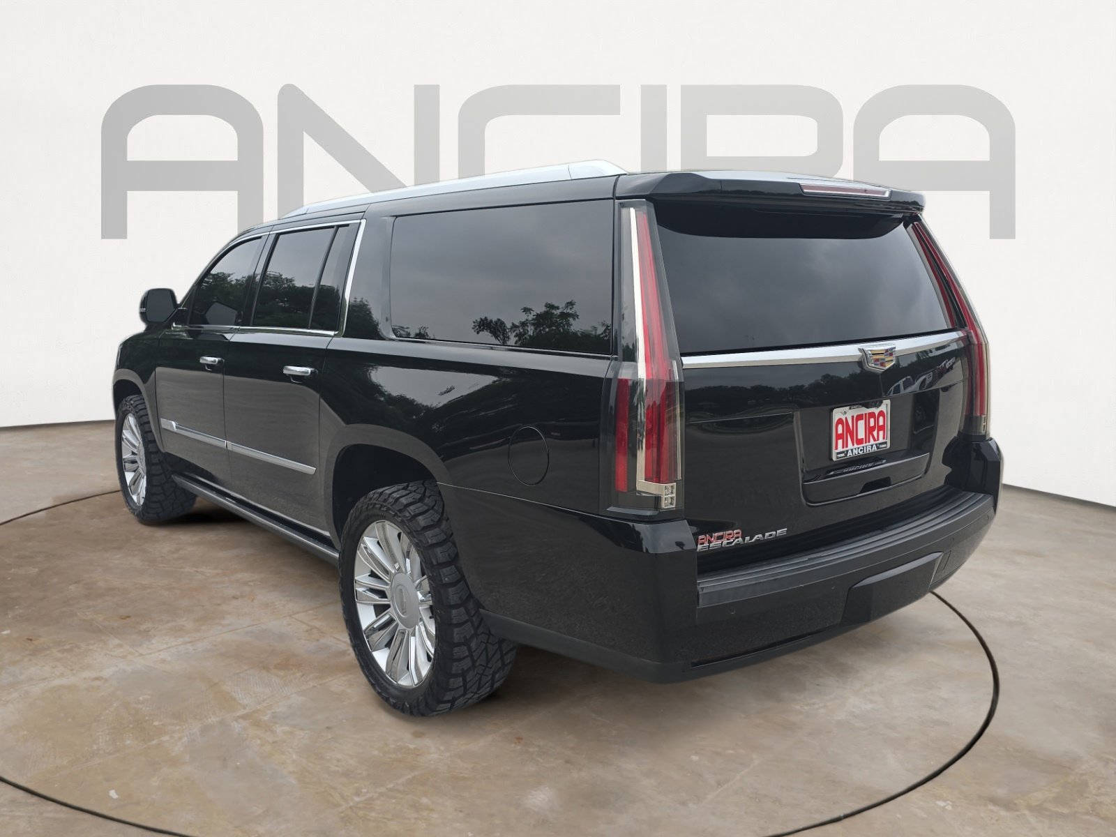 Used 2018 Cadillac Escalade ESV Platinum RWD image 8