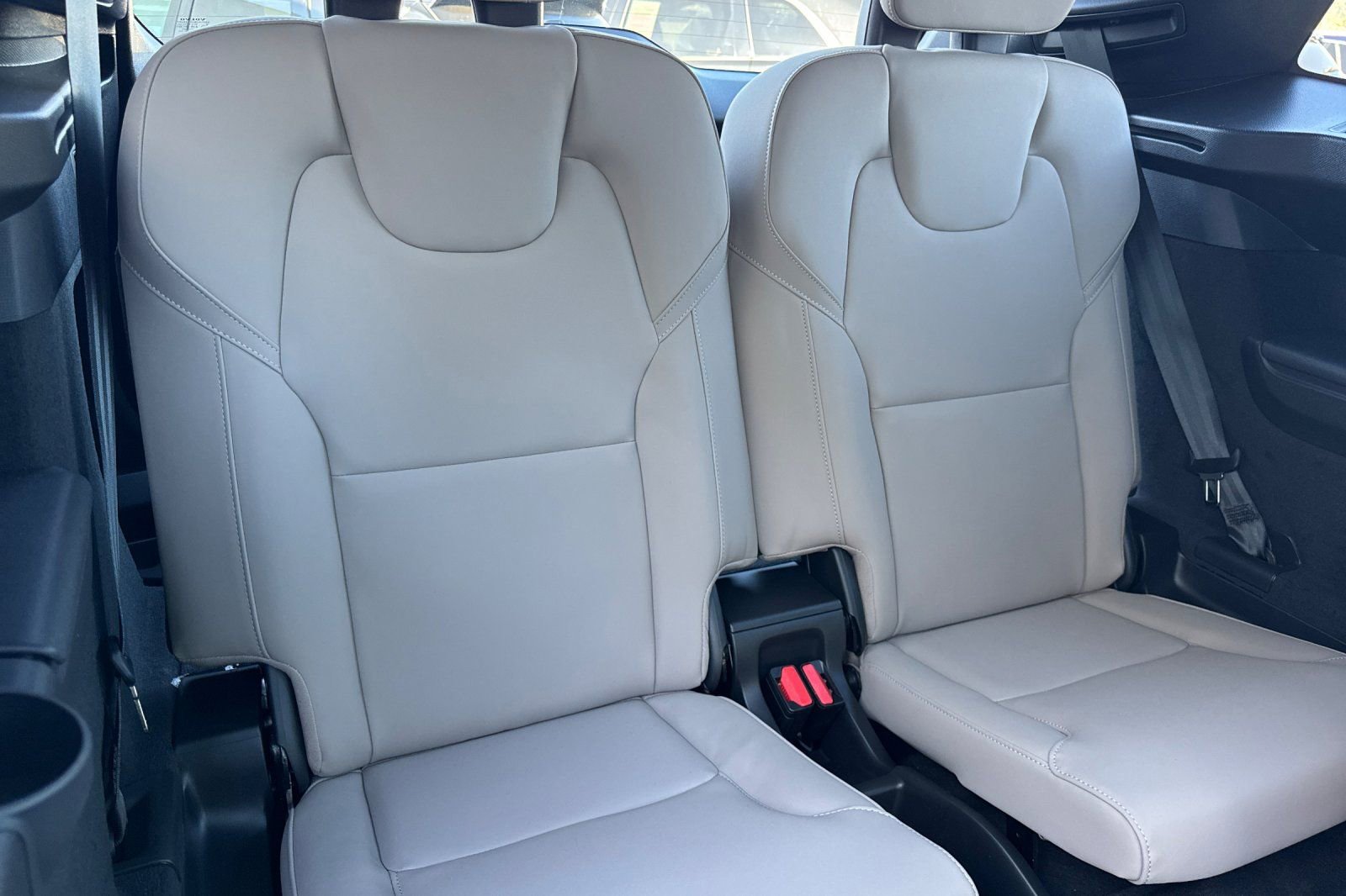 New 2026 Volvo XC90 T8 Plus w/ Protection Package image 17
