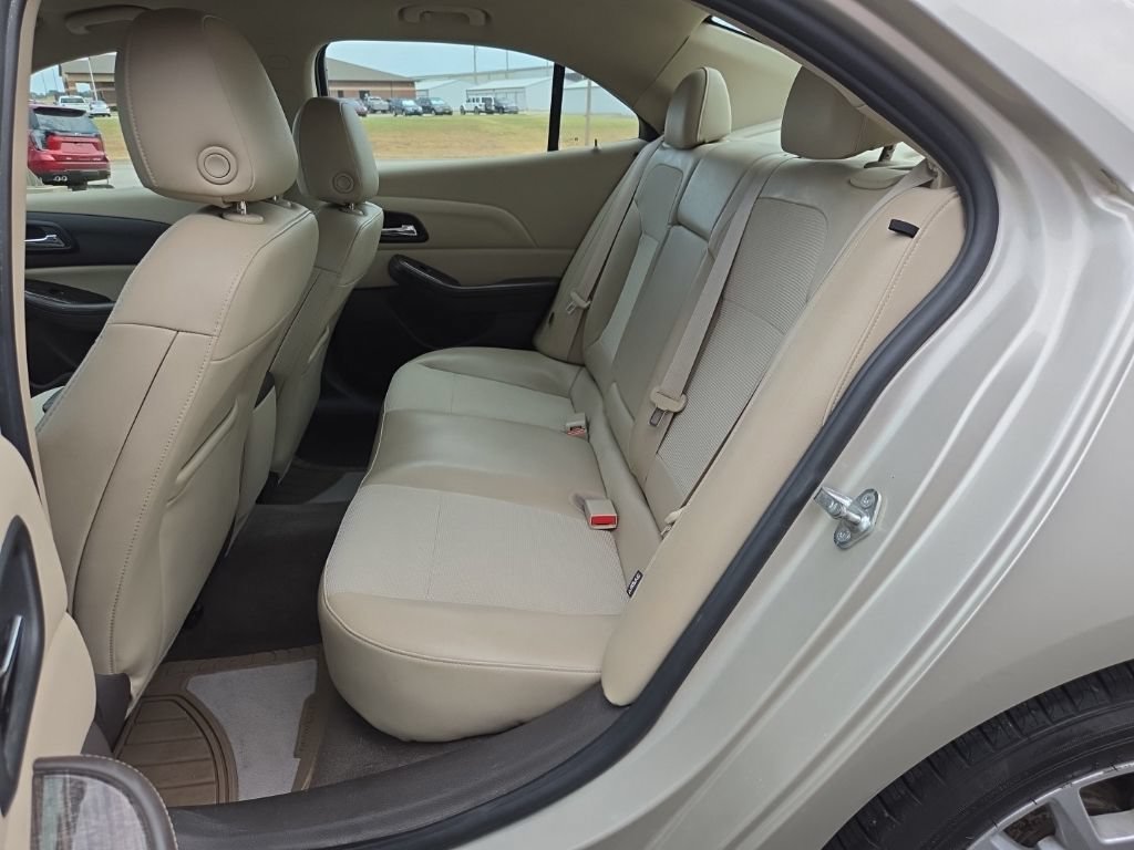 Used 2015 Chevrolet Malibu LT w/ Power Convenience Package FWD image 8