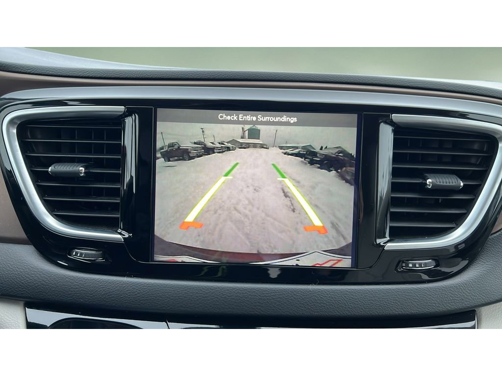 Used 2018 Chrysler Pacifica Touring-L Plus w/ Tire & Wheel Group image 19