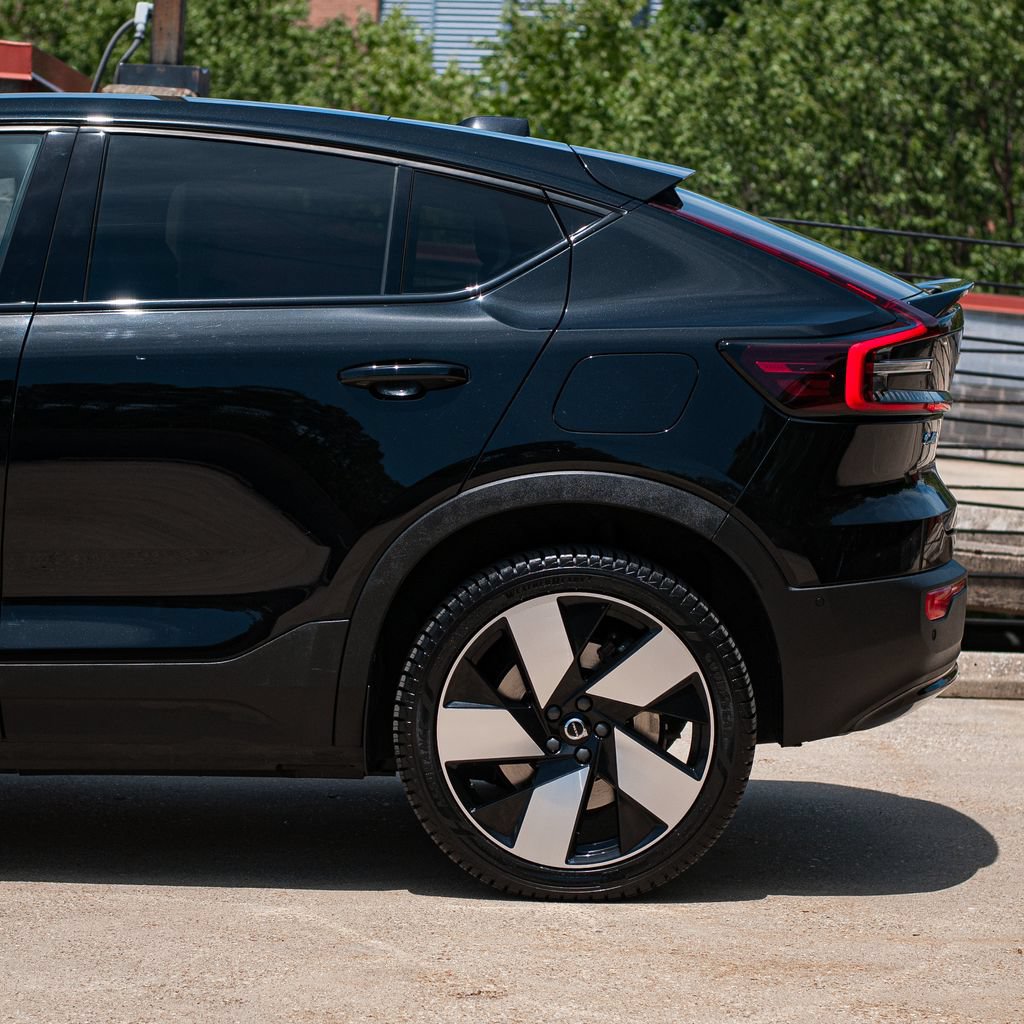Certified 2023 Volvo C40 P8 Recharge Ultimate AWD/4WD image 4