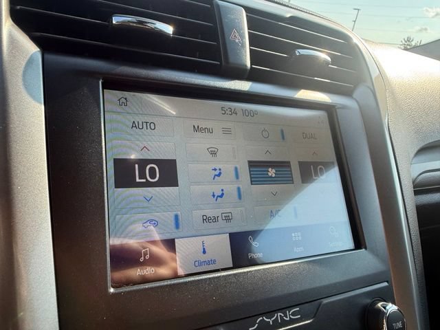 Used 2020 Ford Fusion SE FWD image 21
