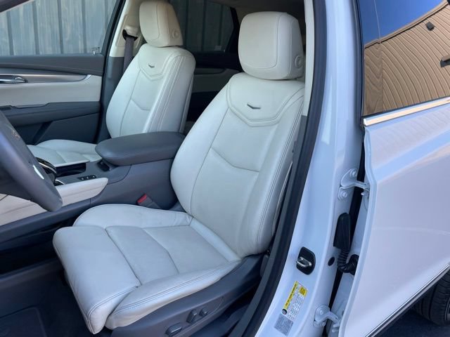 Used 2017 Cadillac XT5 Luxury w/ Driver Awareness Package AWD/4WD image 21