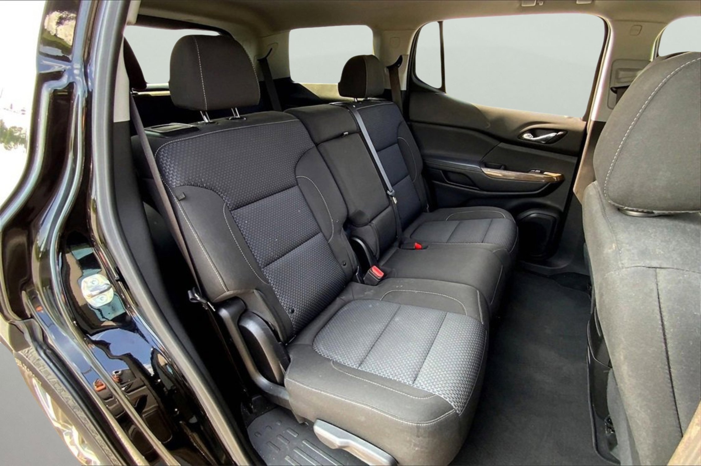 Used 2023 GMC Acadia SLE image 22