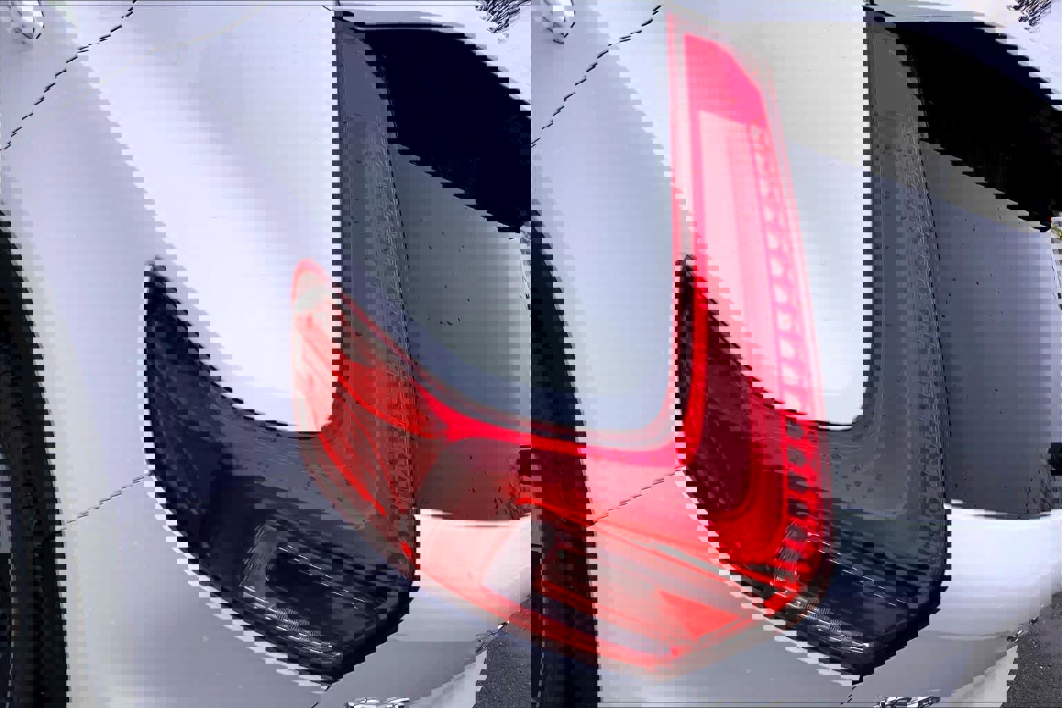 Used 2023 Volvo XC40 B5 Plus w/ Driver Assist Package AWD/4WD image 29