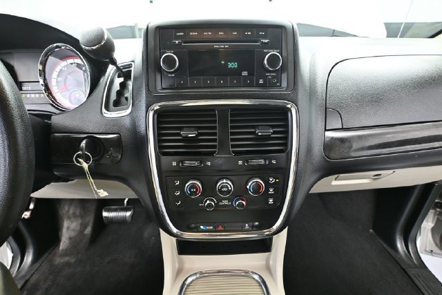 Used 2012 Dodge Grand Caravan SXT FWD image 23