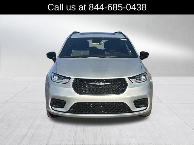 New 2026 Chrysler Pacifica Limited image 2