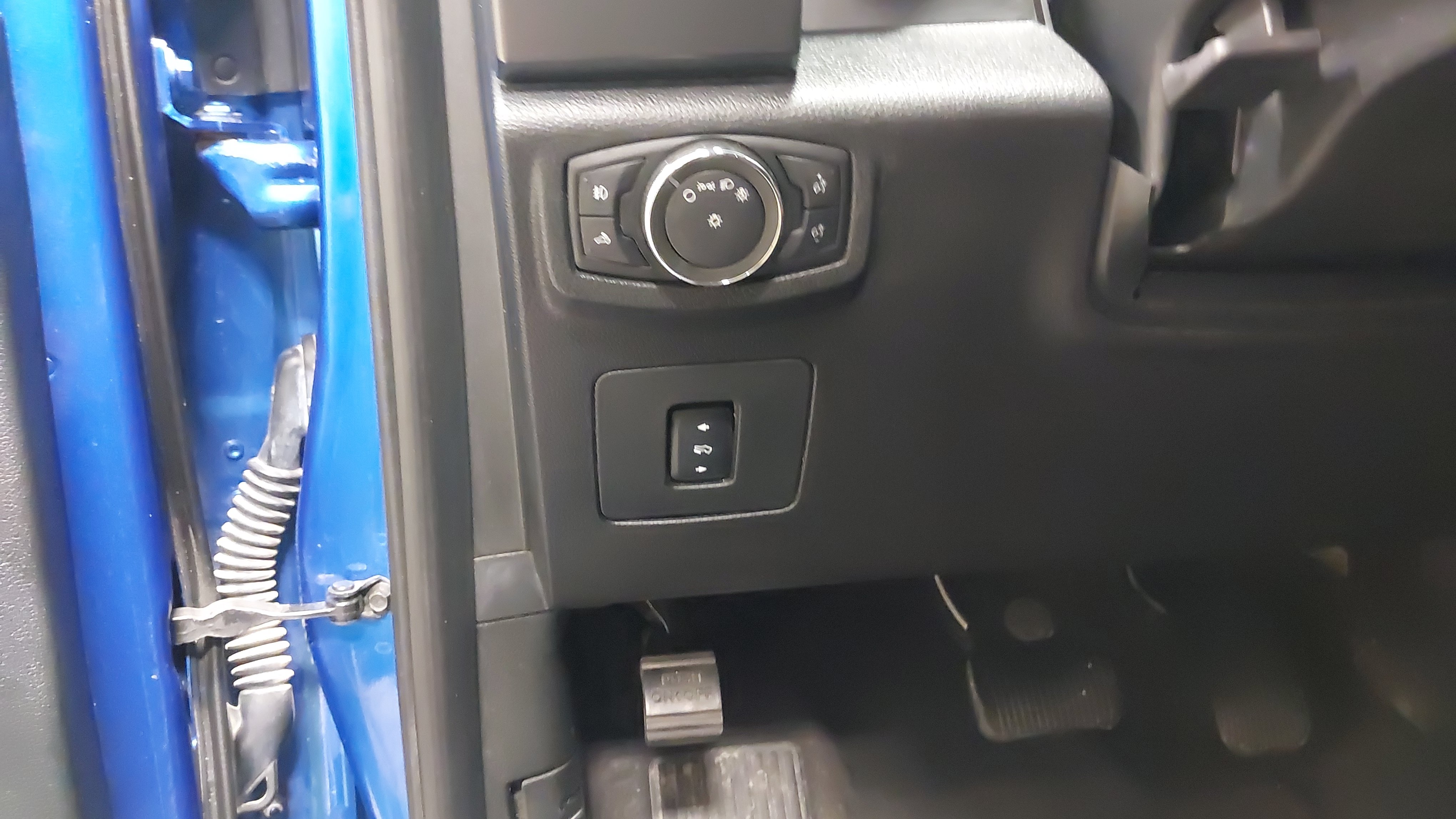 Used 2016 Ford F150 XLT w/ Equipment Group 302A Luxury AWD/4WD image 23