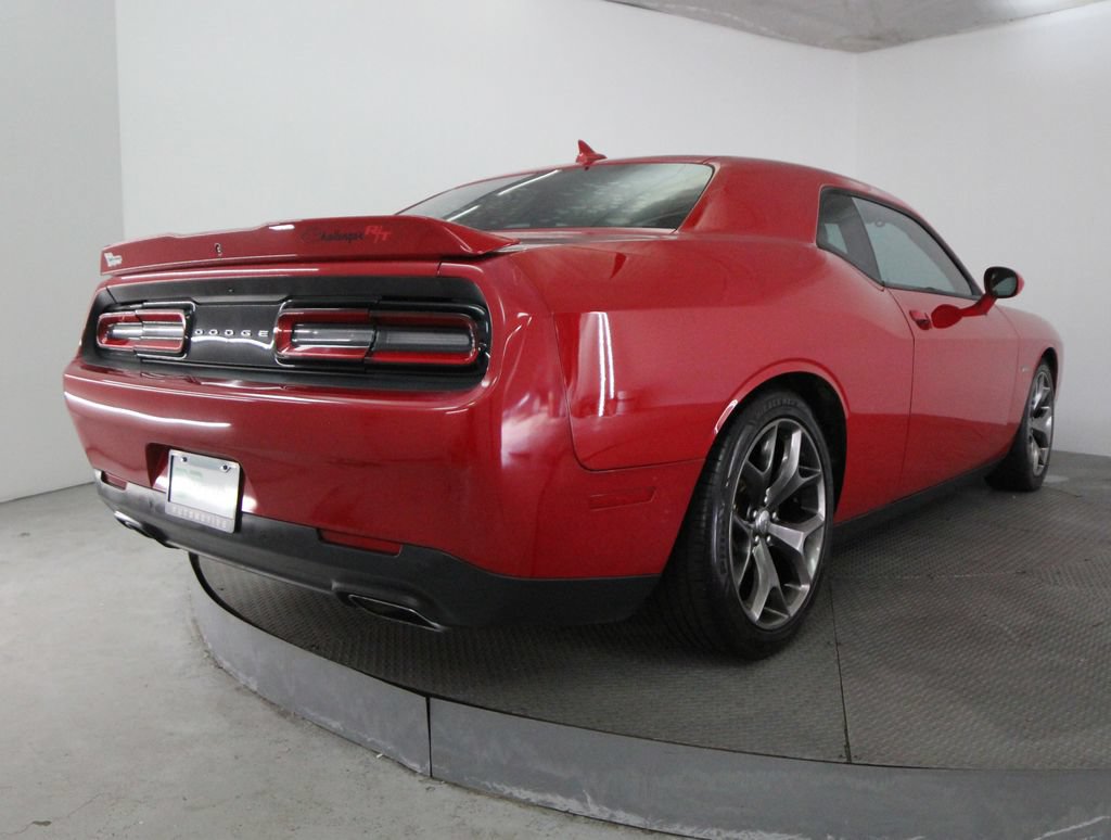 Used 2016 Dodge Challenger R/T w/ Driver Convenience Group RWD image 9