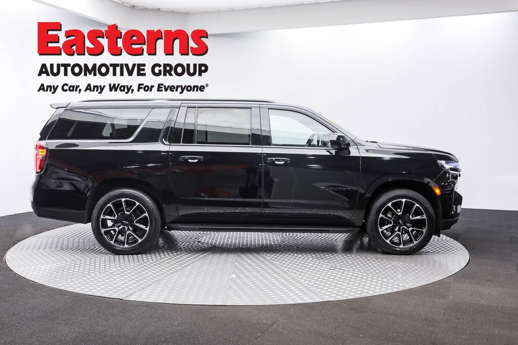 Used 2024 Chevrolet Suburban RST image 4