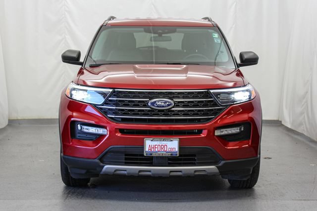 Used 2023 Ford Explorer XLT w/ Equipment Group 202A AWD/4WD image 3