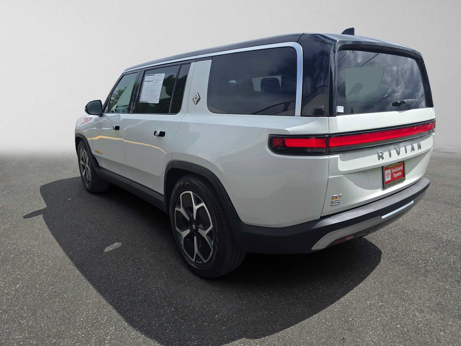 Used 2024 Rivian R1S Adventure AWD/4WD image 5
