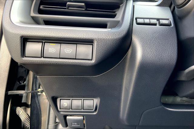 Certified 2025 Toyota Prius LE FWD image 33