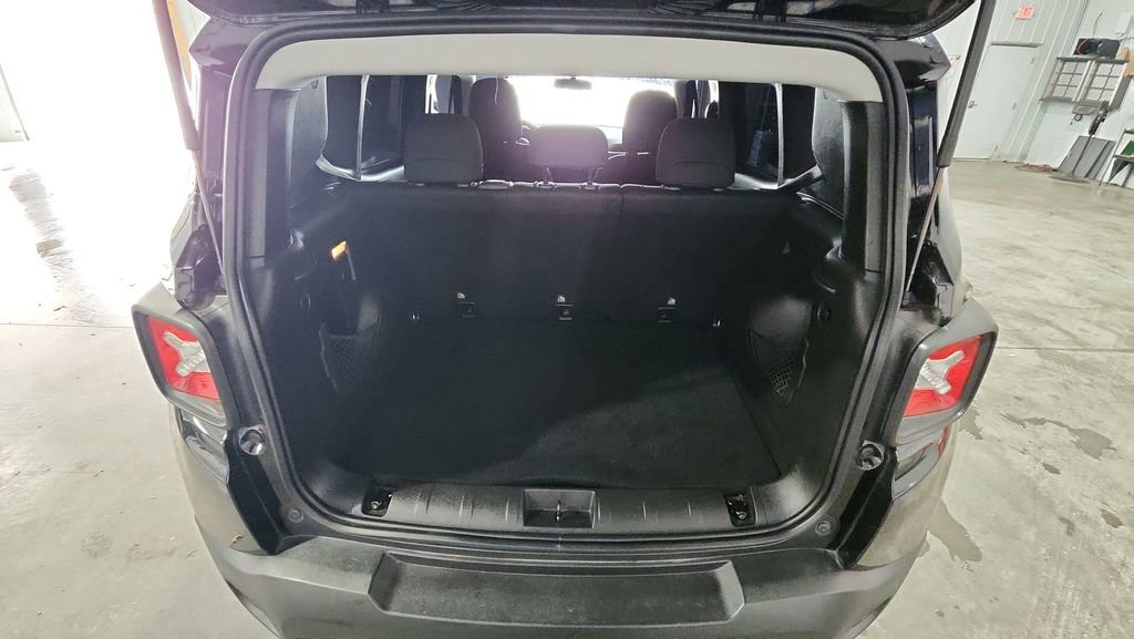 Used 2020 Jeep Renegade Sport w/ Sport Appearance Group image 27