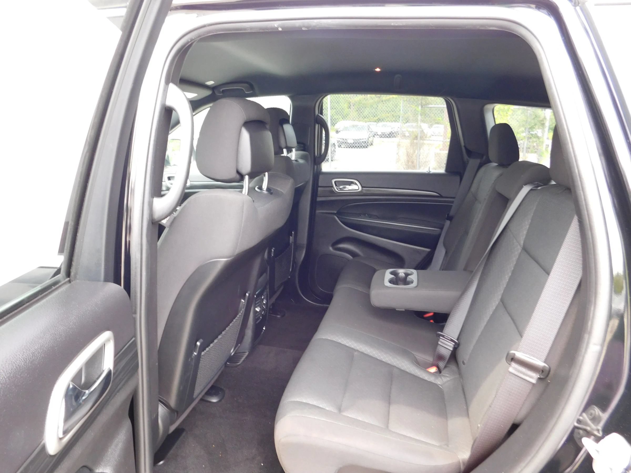 Used 2021 Jeep Grand Cherokee Laredo AWD/4WD image 13