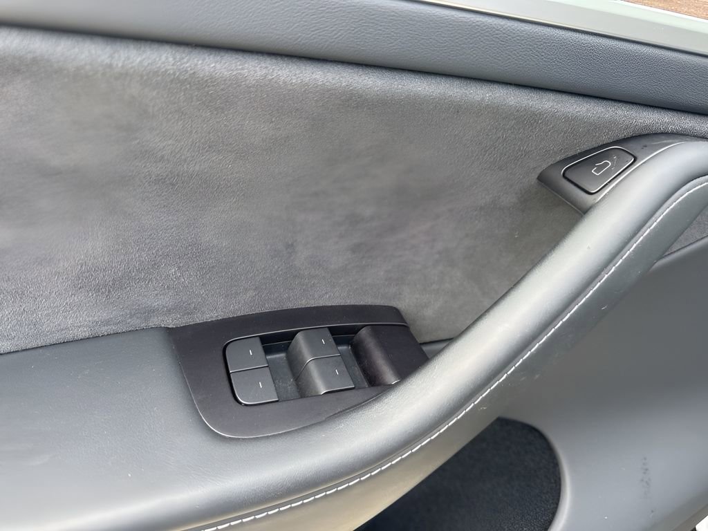 Used 2023 Tesla Model Y Long Range image 28