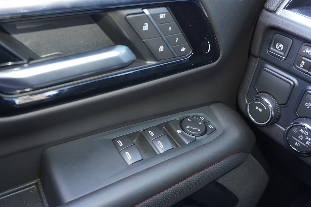 Used 2026 Chevrolet Suburban RST RWD image 18