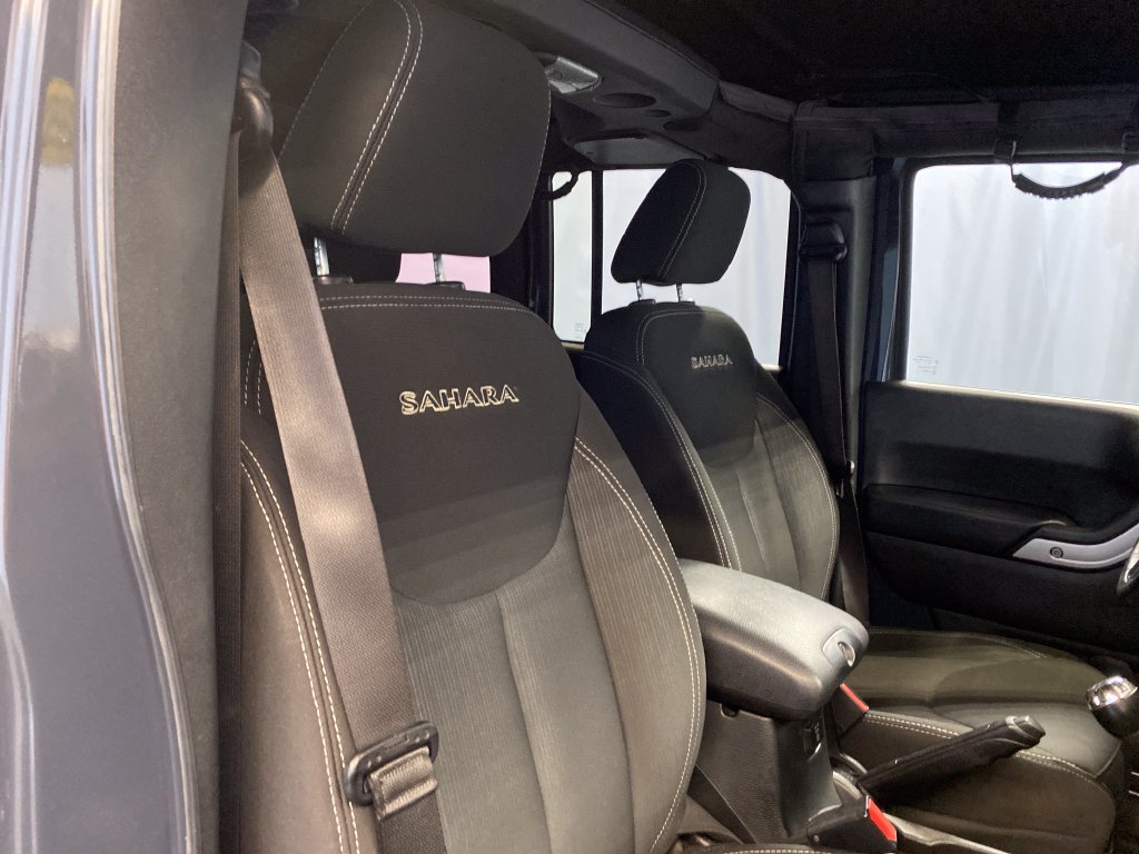 Certified 2017 Jeep Wrangler Unlimited Sahara w/ Connectivity Group AWD/4WD image 37