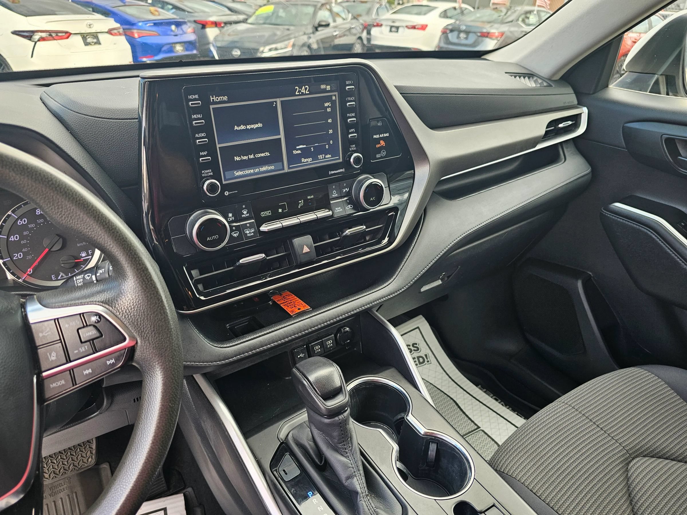 Used 2020 Toyota Highlander L AWD/4WD image 24