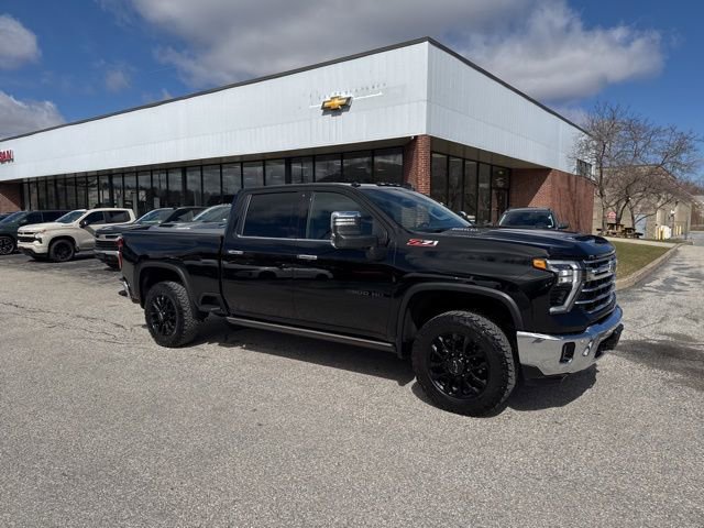 Used 2025 Chevrolet Silverado 2500 LTZ w/ LTZ Premium Package image 5