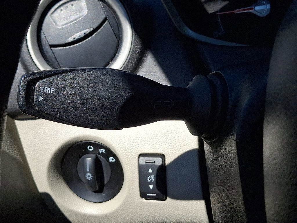 Used 2013 Ford Fiesta SE image 24
