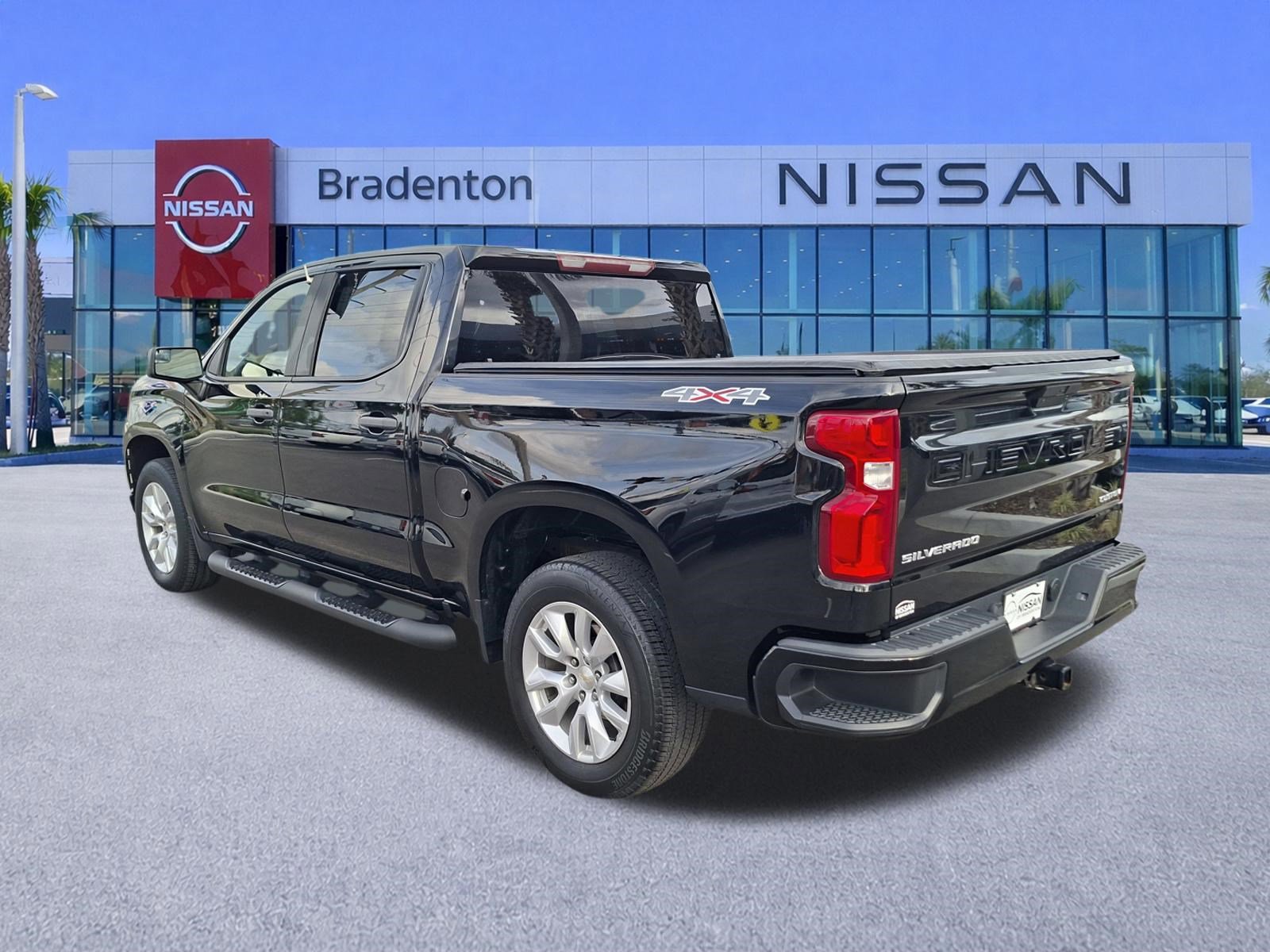Used 2020 Chevrolet Silverado 1500 Custom w/ Custom Value Package AWD/4WD image 7