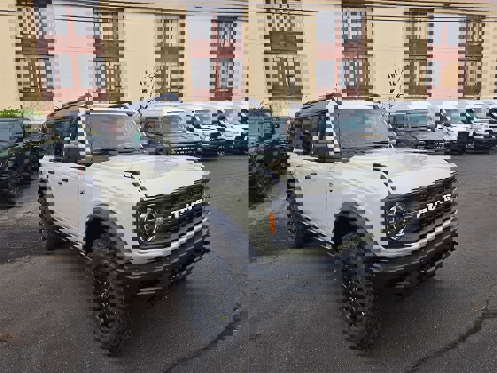 New 2025 Ford Bronco Big Bend w/ Black Diamond Package image 3