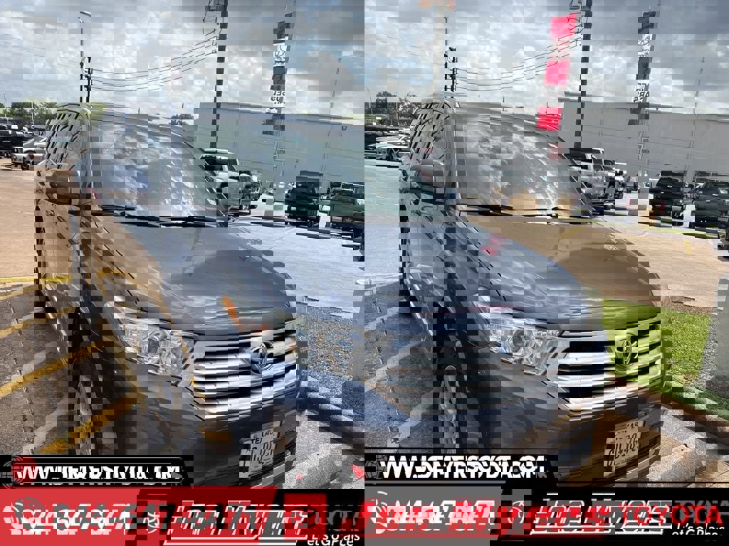 Used 2013 Toyota Highlander FWD image 1