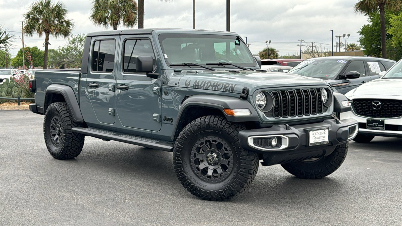 Used 2025 Jeep Gladiator Sport image 2