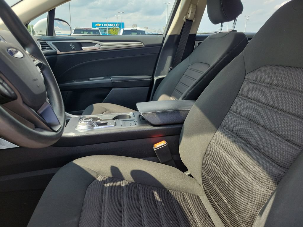 Used 2020 Ford Fusion SE FWD image 8