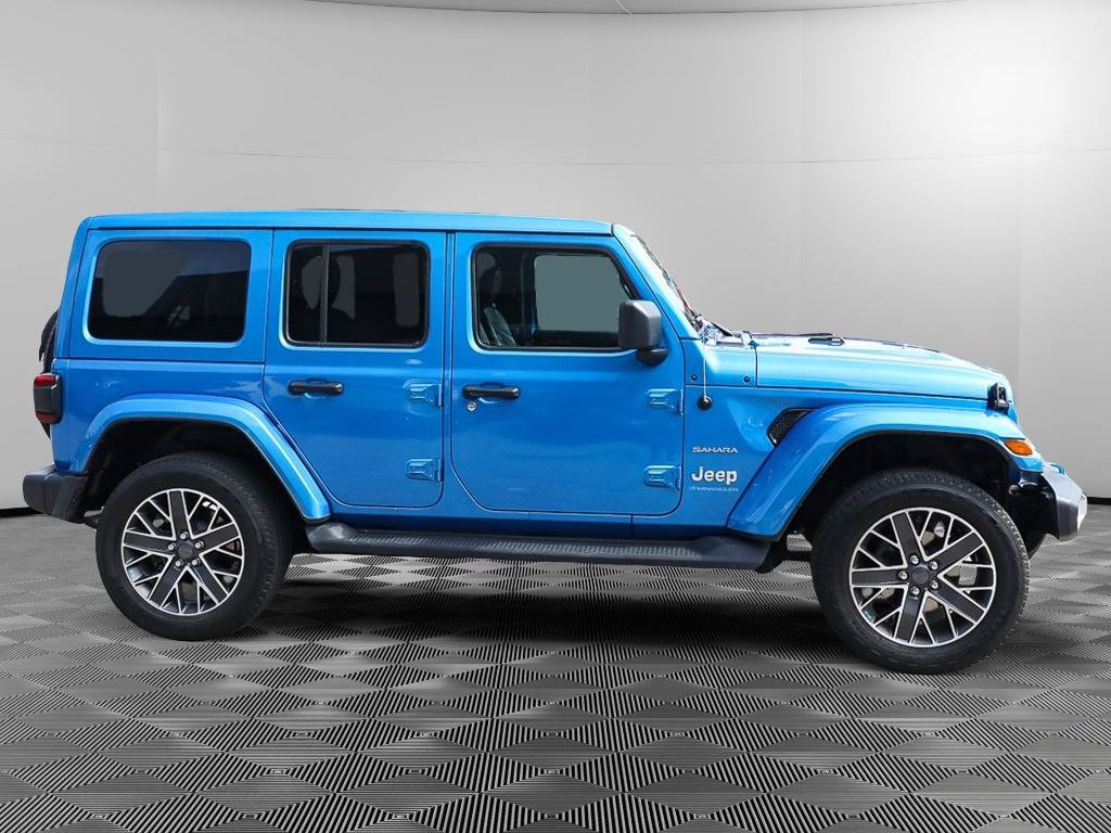 Used 2023 Jeep Wrangler Unlimited Sahara w/ Cold Weather Group AWD/4WD image 9