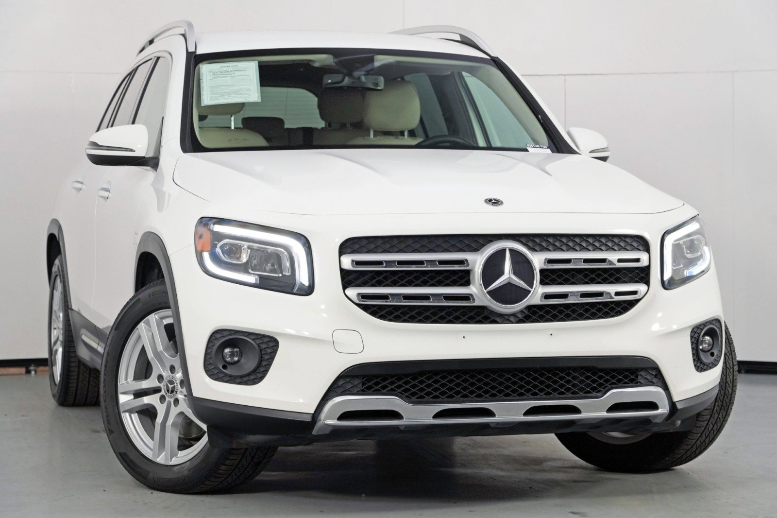 Used 2020 Mercedes-Benz GLB 250 4MATIC w/ Premium Package image 2