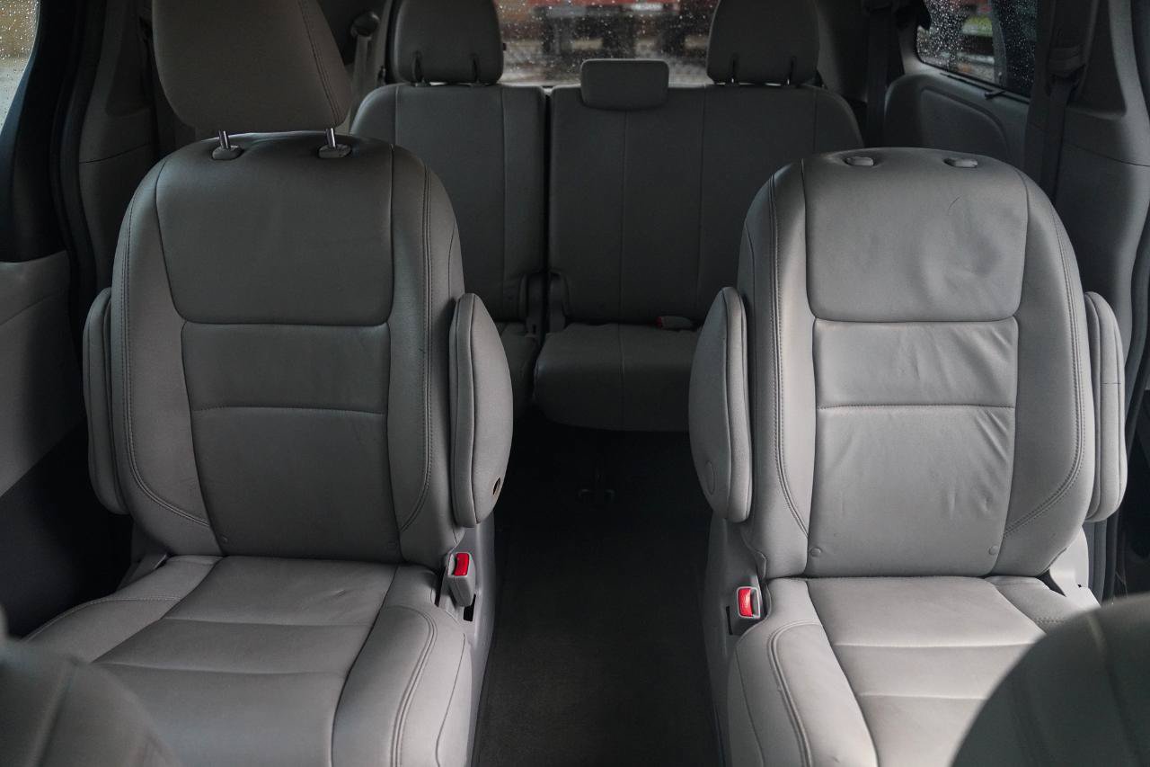 Used 2015 Toyota Sienna XLE w/ XLE Navigation Package AWD/4WD image 30