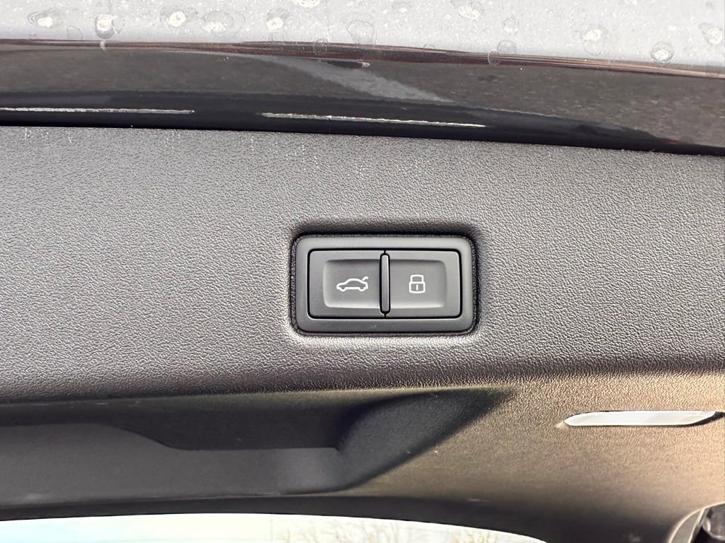 Used 2025 Audi Q5 Premium image 17
