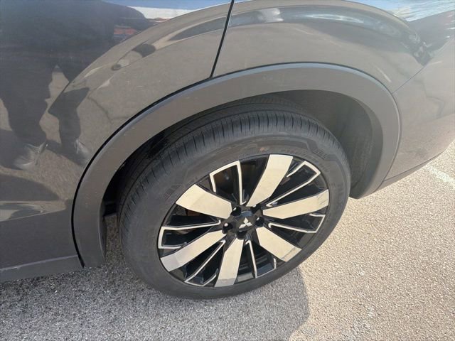 Used 2025 Mitsubishi Outlander SE image 10