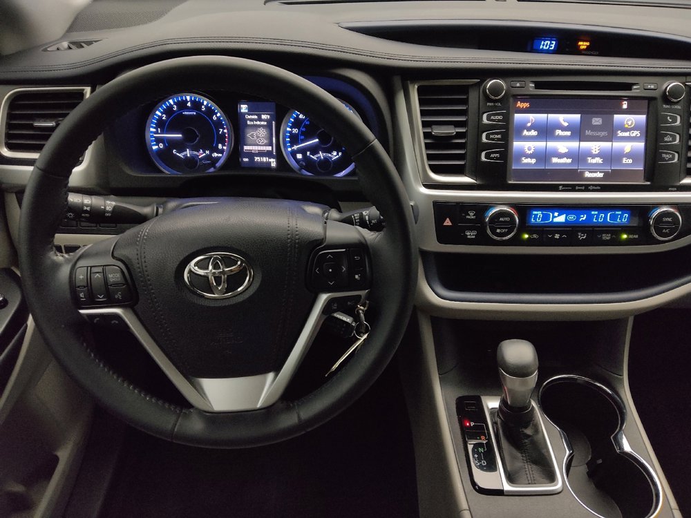 Used 2018 Toyota Highlander Plus FWD image 22