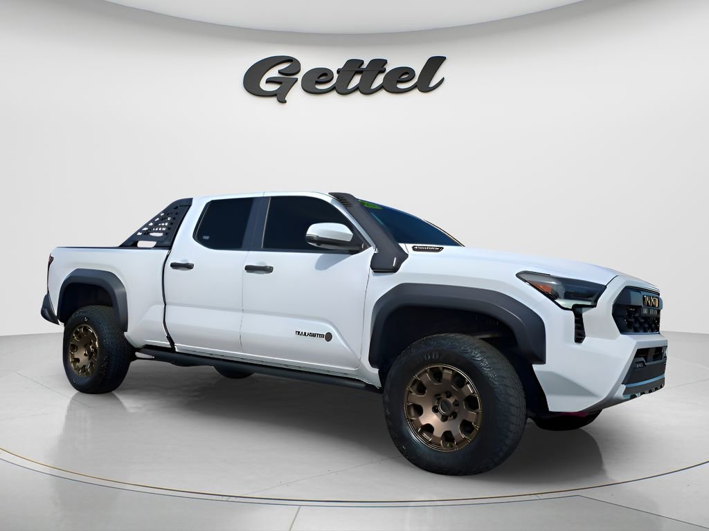 Used 2025 Toyota Tacoma Trailhunter image 2