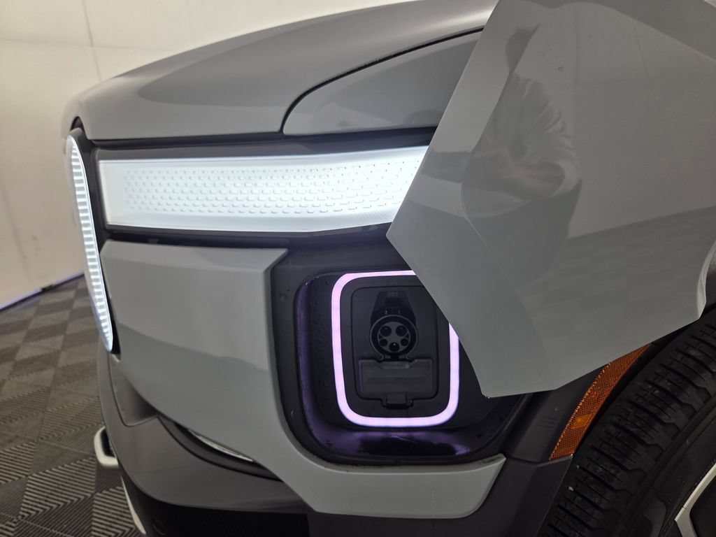 Used 2024 Rivian R1S Adventure AWD/4WD image 32
