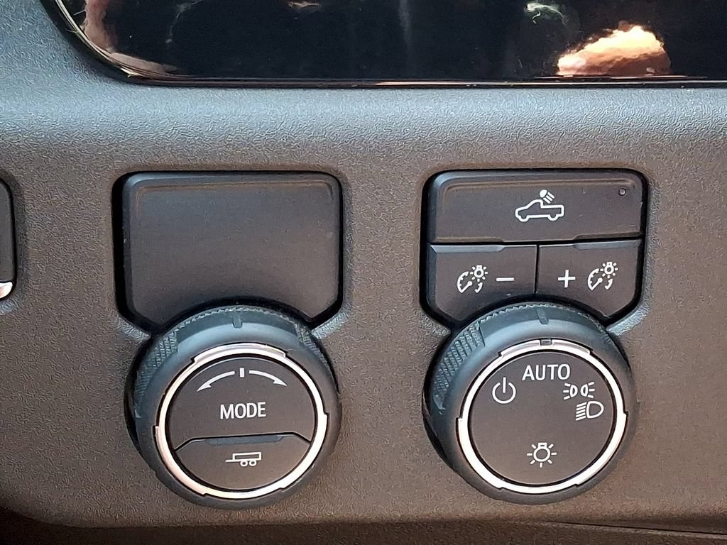 Used 2025 Chevrolet Silverado 1500 LT RWD image 25