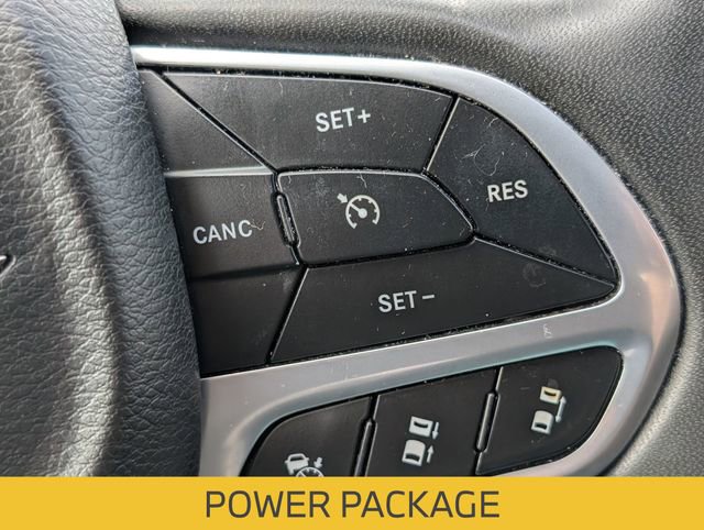 Used 2023 Chrysler Pacifica Touring-L FWD image 18